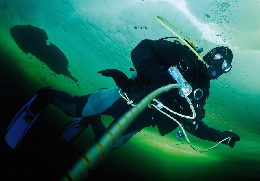 record-inmersión-bajo-hielo-0